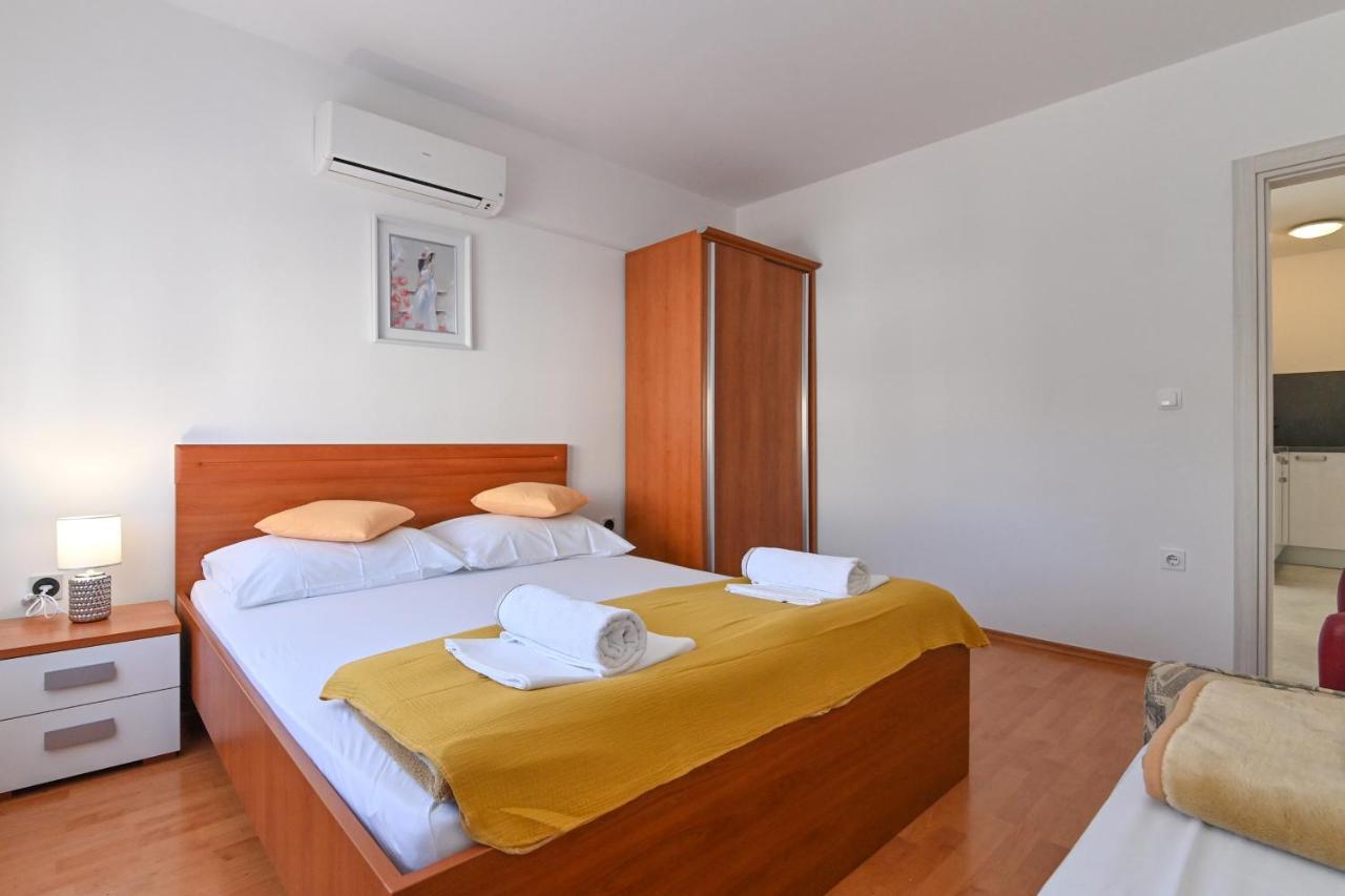 Rooms & Apartments Jadranka バスカ エクステリア 写真